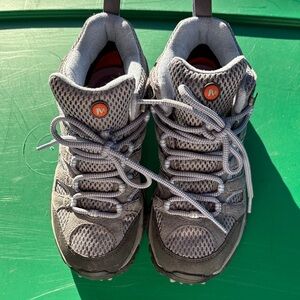 Women’s Merrel  Vibram boots size six.